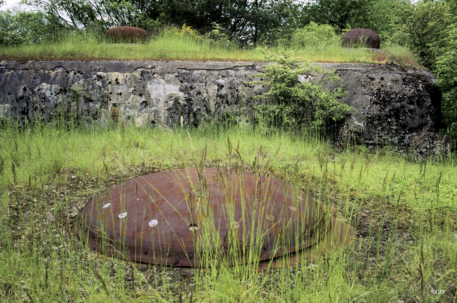 Ligne Maginot - SIMSERHOF - (Ouvrage d'artillerie) - Bloc 2
Tourelle pour mortiers 81mm - Lia VERMEULEN