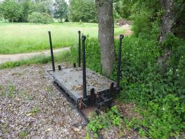 Ligne Maginot - VF60 - ANTENNE DE L'OUVRAGE DU HOCHWALD - (RESEAU - Voie 60 - Antenne ou rocade ferroviaire) - 34 - PN route D114
Une reconstitution près de la D114 à Lampertsloch.