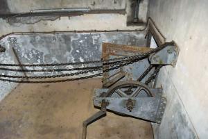Ligne Maginot - SIMSERHOF - (Ouvrage d'artillerie) - Entrée munitions
Mécanisme du pont escamotable