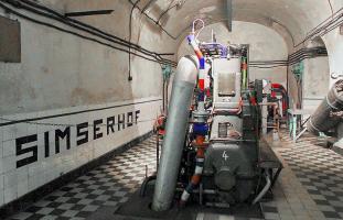 Ligne Maginot - SIMSERHOF - (Ouvrage d'artillerie) - L'usine électrique
Groupe électrogène n°4
Moteur Sulzer 6 DF 22