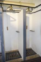 Ligne Maginot - SIMSERHOF - (Ouvrage d'artillerie) - Casernement
Douches de l'ouvrage 
Ces douches étaient aussi utilisées pour la  décontamination lors des premiers soins donnés aux hommes touchés par des gaz de combat