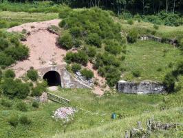 Ligne Maginot - FORT DE GIROMAGNY - (Position d'artillerie préparée) - Un emplacement pour pièce d'artillerie et la gaine d'accès à la caponnière double