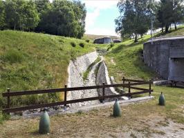 Ligne Maginot - SAINT GOBAIN - (Ouvrage d'infanterie) - Bloc EMH
Le torrent détourné et canalisé, au fond le bloc 1