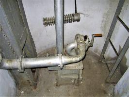 Ligne Maginot - SAINT GOBAIN - (Ouvrage d'infanterie) - Bloc 2
Ventilateur et récupérateur des douilles de la cloche GFM