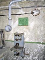 Ligne Maginot - SAINT GOBAIN - (Ouvrage d'infanterie) - Bloc 2 
Etage inférieur
Dispositif de montage des charges additionnelles à coté de la table de préparation des obus de mortier