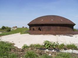Ligne Maginot - HAUT POIRIER - (Ouvrage d'infanterie) - Bloc 2
Tourelle avec le bloc 1 à l'arrière plan.