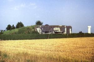 Ligne Maginot - MAULDE SUD - (Casemate d'infanterie - Double) - La casemate vue de l'Ouest, au soleil couchant.