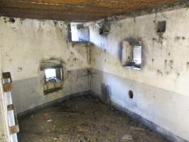 Ligne Maginot - RODIGNIES EST - (Casemate d'infanterie - Double) - Chambre de tir mitrailleuse droite, à gauche le support du central téléphonique
