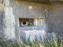 Ligne Maginot - LE CORBEAU - (Blockhaus pour canon) - L'un des créneaux pour canon vu de l'extérieur