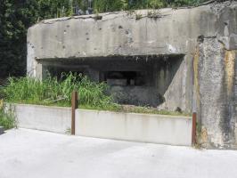 Ligne Maginot - DIAMANT - (Blockhaus lourd type STG / STG-FCR - Double) - Les deux créneaux de droite tirant en direction des casemates du couple des écoles et du pont d'Hergnies