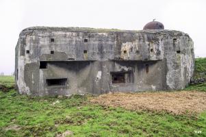 Ligne Maginot - BRUILLE SUD 2 - (Casemate d'infanterie - Simple) - Les créneaux: à gauche pour une mitrailleuse Hotchkiss et à droite pour canon antichar de 25 mm