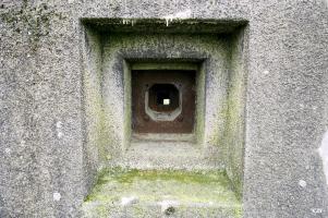 Ligne Maginot - BRUILLE SUD 2 - (Casemate d'infanterie - Simple) - Créneau pour FM de défense de l'entrée