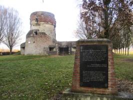 Ligne Maginot - LA TOUR - (Blockhaus pour canon) - Mémorial du 43e R.I. et le blockhaus B415 dans leur environnement.