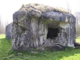 Ligne Maginot - CHATEAU DE FORET - (Blockhaus pour canon) - La chambre de tir ouest détruite lors des combats du 22 Mai 1940