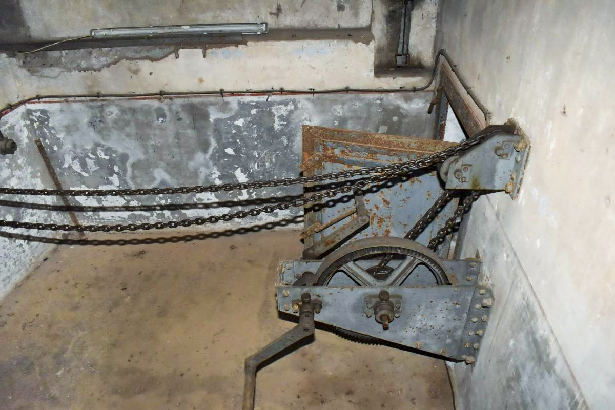 Ligne Maginot - SIMSERHOF - (Ouvrage d'artillerie) - Entrée munitions
Mécanisme du pont escamotable - Daniel Froehly