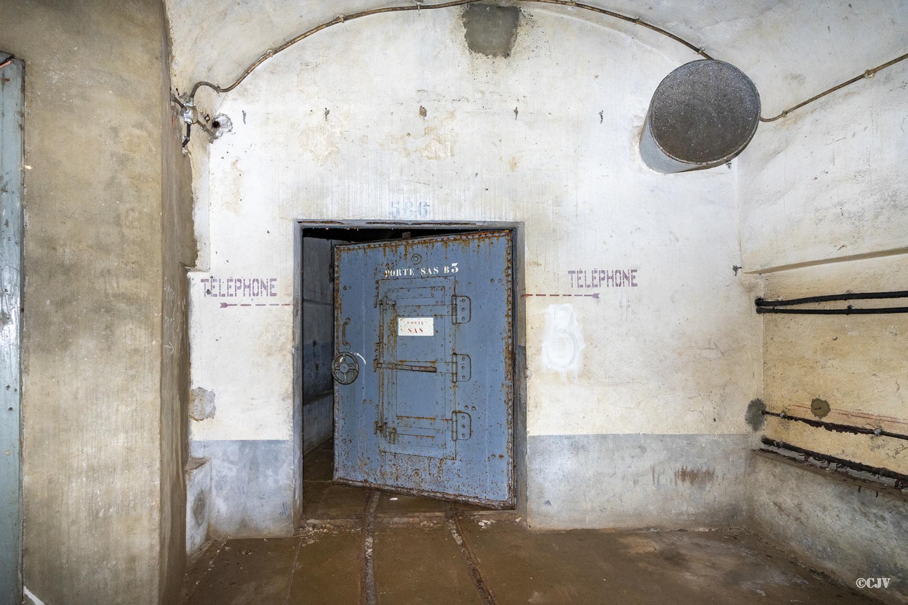 Ligne Maginot - SIMSERHOF - (Ouvrage d'artillerie) - Bloc 3
Sas d'entrée du bloc - Lia VERMEULEN