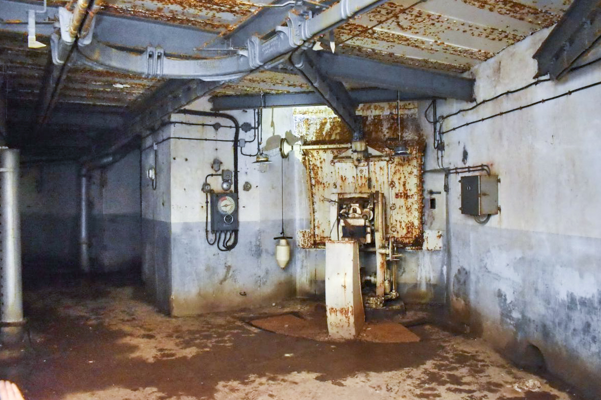 Ligne Maginot - SIMSERHOF - (Ouvrage d'artillerie) - Bloc 4
Chambre de tir de l'obusier de 135 - Daniel Froehly