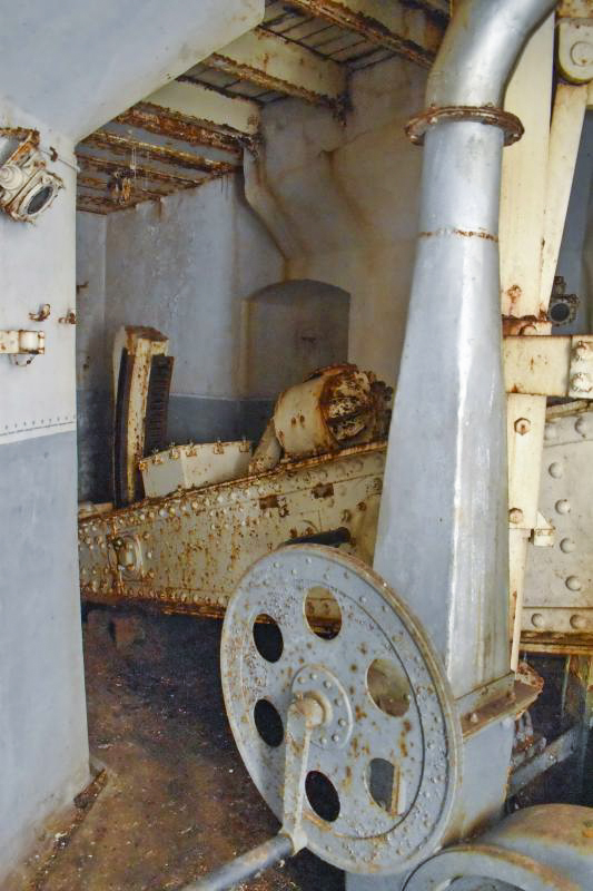 Ligne Maginot - SIMSERHOF - (Ouvrage d'artillerie) - Bloc 4
Tourelle mitrailleuse - Daniel Froehly