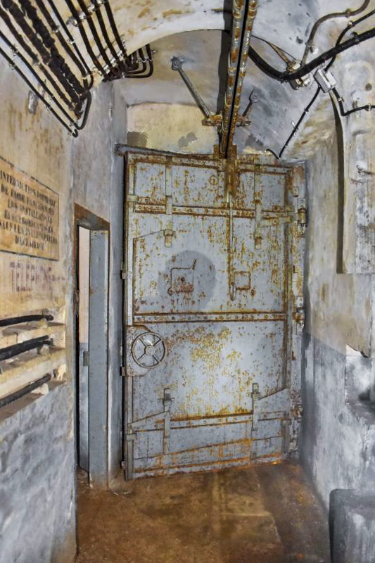 Ligne Maginot - SIMSERHOF - (Ouvrage d'artillerie) - Bloc 4
Porte blindée avec passage du rail Tourtellier - Daniel Froehly
