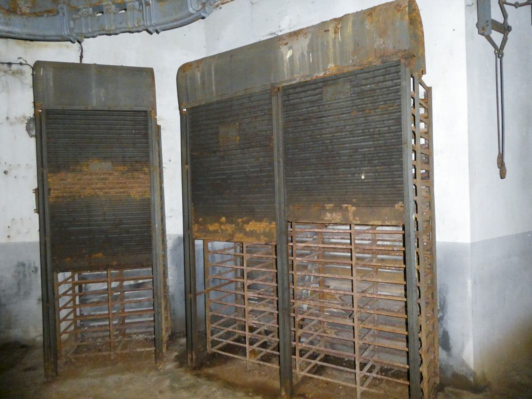 Ligne Maginot - SIMSERHOF - (Ouvrage d'artillerie) - Bloc 6
Armoires à munitions - ELLENA - CUNY