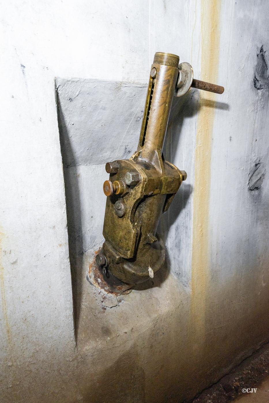 Ligne Maginot - SIMSERHOF - (Ouvrage d'artillerie) - Bloc 6
Goulotte lance-grenades - Lia VERMEULEN
