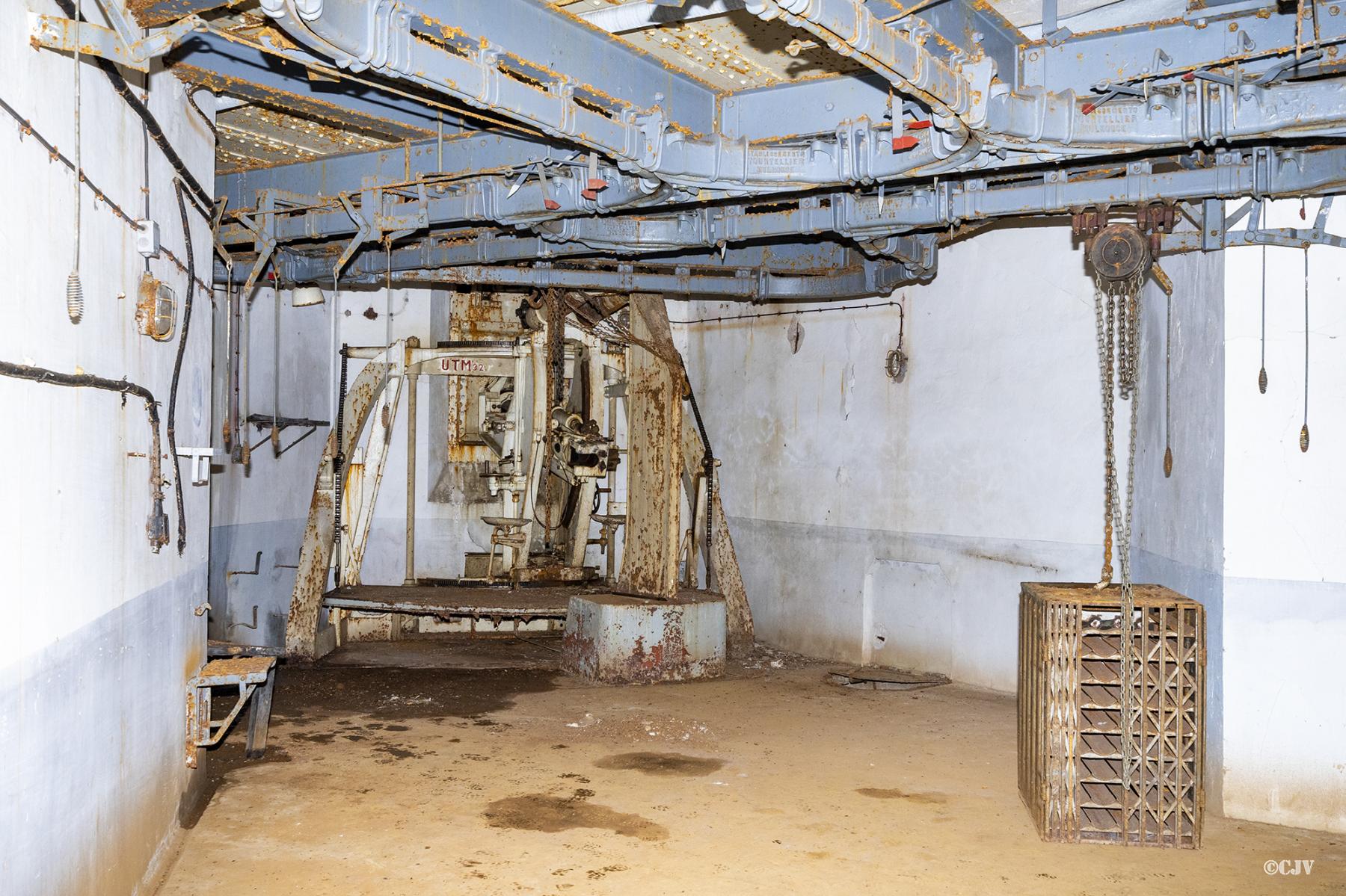 Ligne Maginot - SIMSERHOF - (Ouvrage d'artillerie) - Bloc 6
Monorail Tourtellier pour l’approvisionnement du canon obusier 75/32 - Lia VERMEULEN