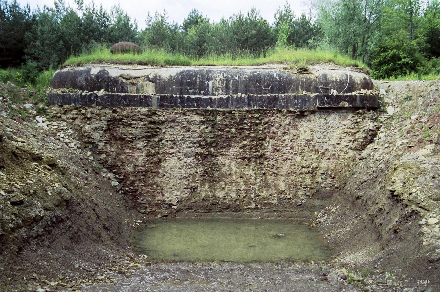 Ligne Maginot - SIMSERHOF - (Ouvrage d'artillerie) - Bloc 8
Excavation pour faire une sortie de secours - Lia VERMEULEN