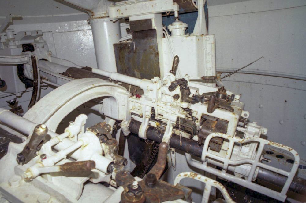 Ligne Maginot - Ouvrage d'artillerie du SIMSERHOF - Bloc 8
Tourelle de 75/33
Chambre de tir - JFK