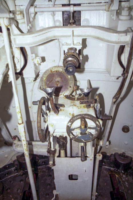 Ligne Maginot - Ouvrage d'artillerie du SIMSERHOF - Bloc 8
Tourelle de 75/33
Le poste de pointage de la chambre de tir - JFK
