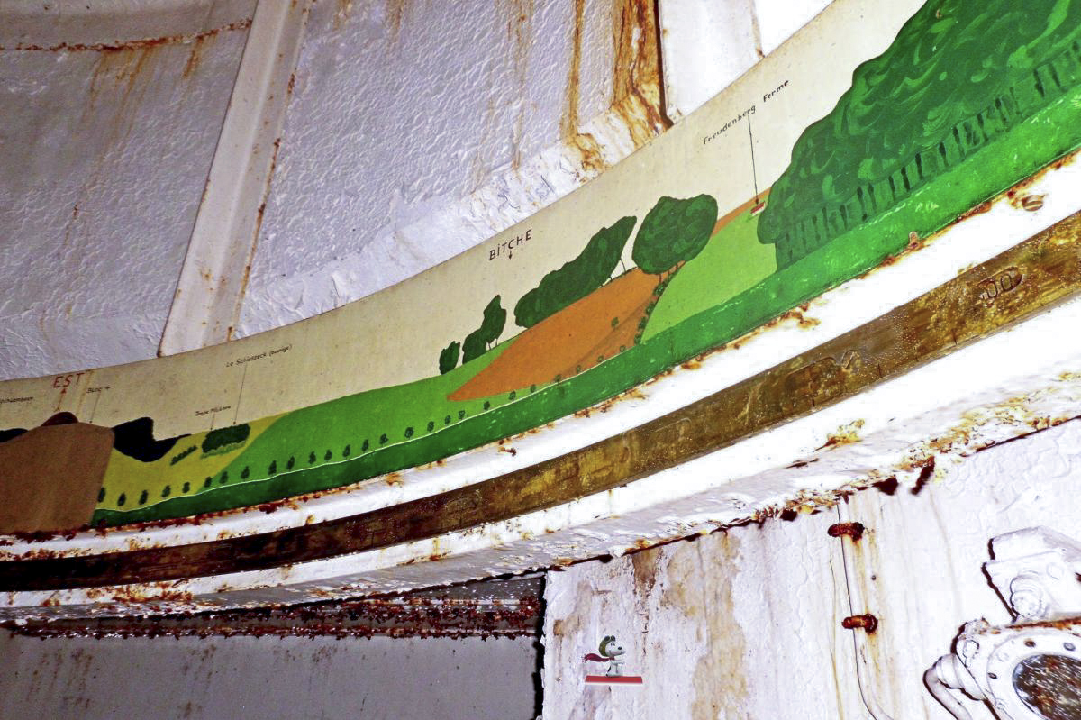 Ligne Maginot - SIMSERHOF - (Ouvrage d'artillerie) - Bloc 8
Tourelle de 75/33
Panorama peint sur la circulaire de la tourelle - LAMBERT Sylvie-Laure