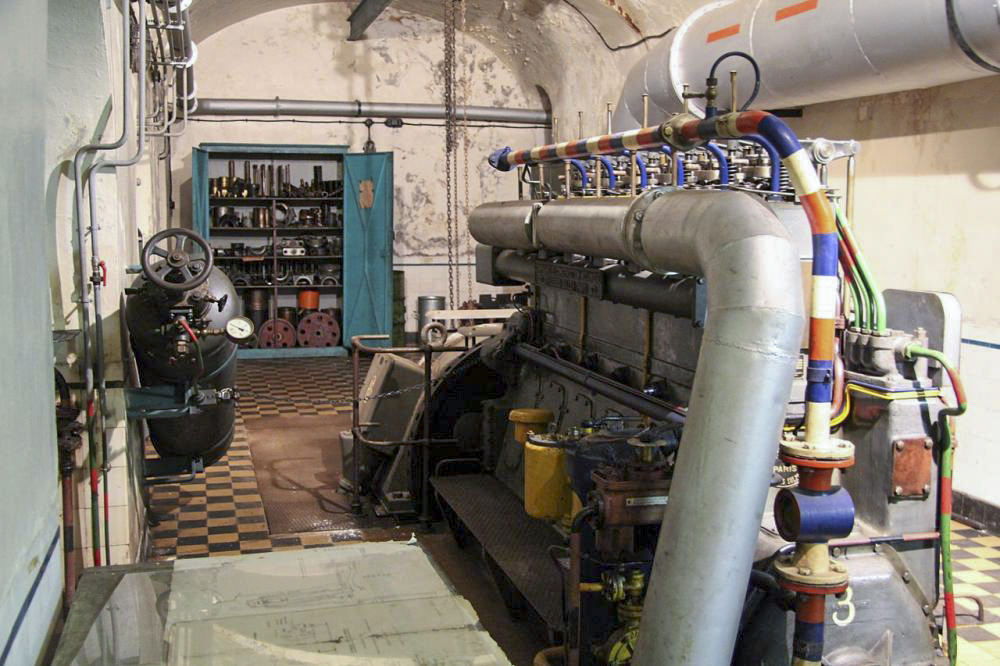 Ligne Maginot - SIMSERHOF - (Ouvrage d'artillerie) - Groupe électrogène n°3
Moteur Sulzer 6 DF 22 - Franconia