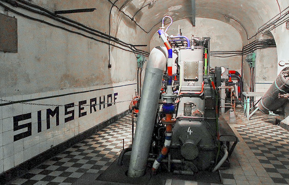 Ligne Maginot - SIMSERHOF - (Ouvrage d'artillerie) - L'usine électrique
Groupe électrogène n°4
Moteur Sulzer 6 DF 22 - GRAMI