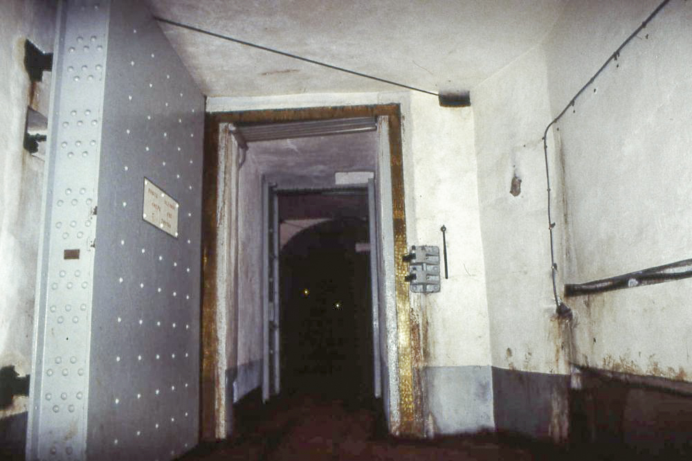 Ligne Maginot - SIMSERHOF - (Ouvrage d'artillerie) - Porte pare-souffle de 7 tonnes entre le M1 et la galerie menant au casernement et aux avants. - JFK