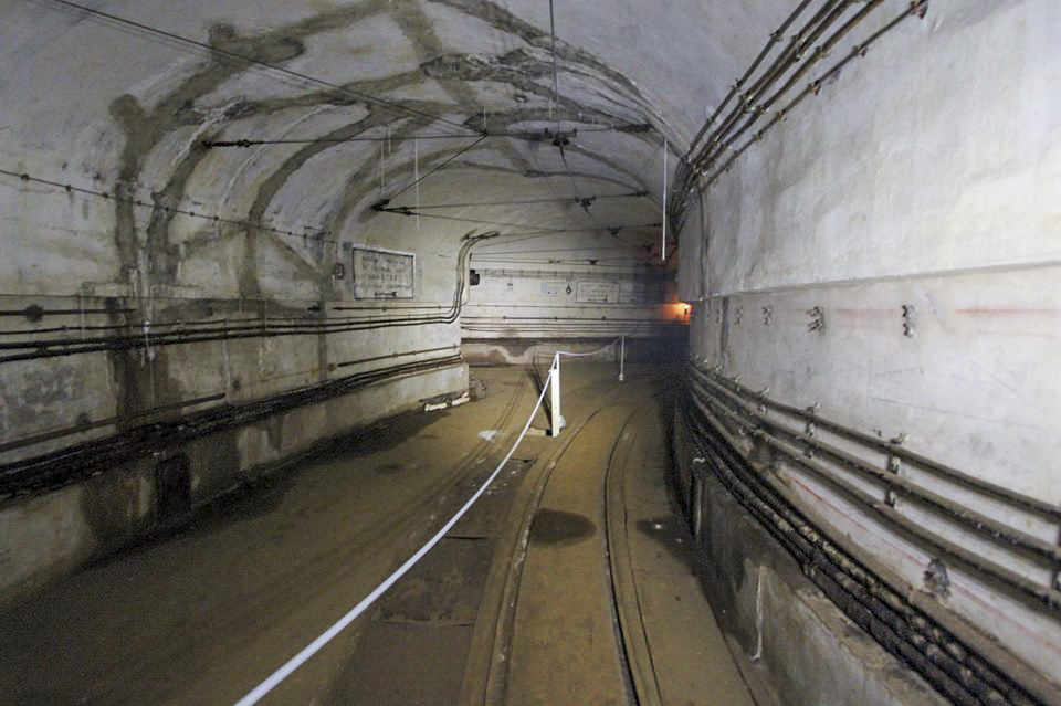 Ligne Maginot - SIMSERHOF - (Ouvrage d'artillerie) - Galeries de l'ouvrage
Noter les drainages au niveau des parements - GRAMI