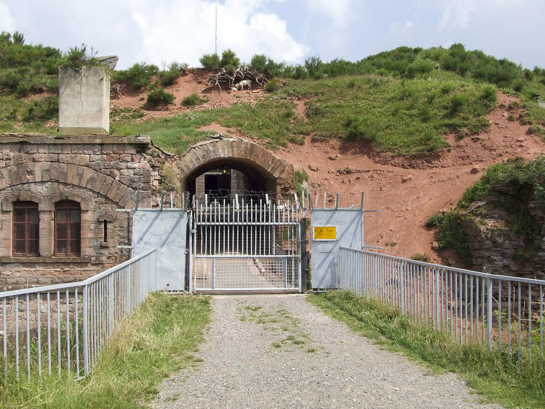 Ligne Maginot - FORT DE GIROMAGNY - (Position d'artillerie préparée) - L'entrée du fort - STENGER Mathieu