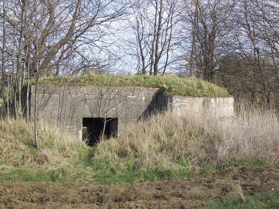 Ligne Maginot - MISSLINGEN 3 - (Blockhaus pour canon) - Vue arrière
Entrée du matériel - JM57