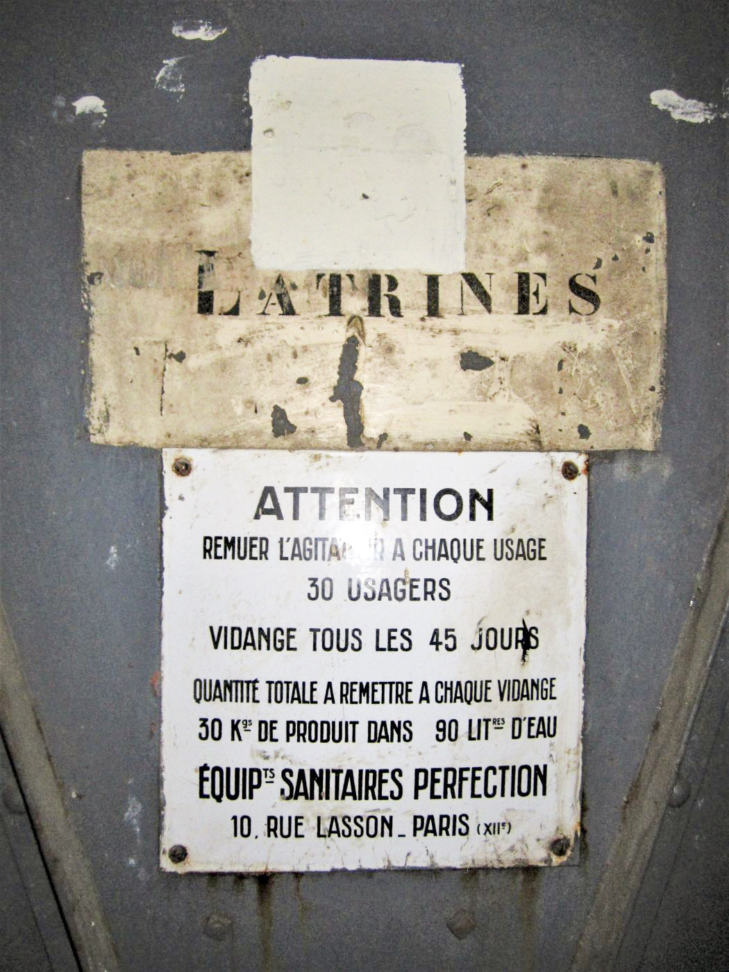 Ligne Maginot - SAINT GOBAIN - (Ouvrage d'infanterie) - Bloc 2
Etage inférieur
Latrines - Gregory Fuchs
