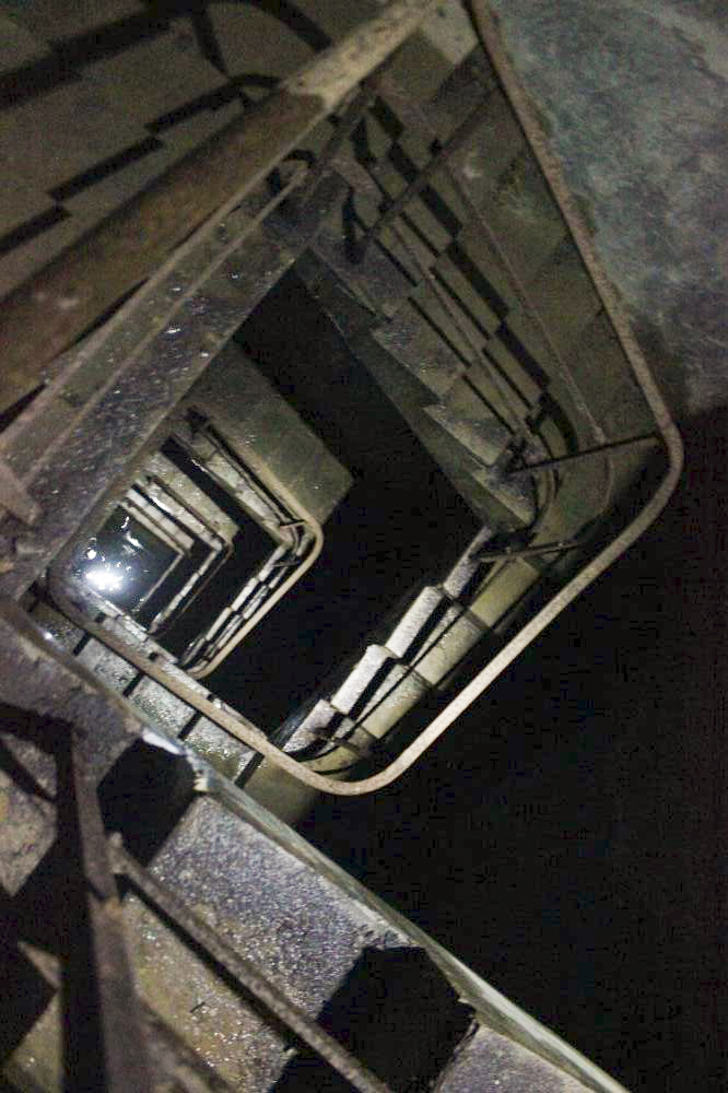 Ligne Maginot - SEELBERG OUEST - (Casemate d'infanterie) - Le puits menant vers les galeries non construites, inondé en permanence. - Eirock67