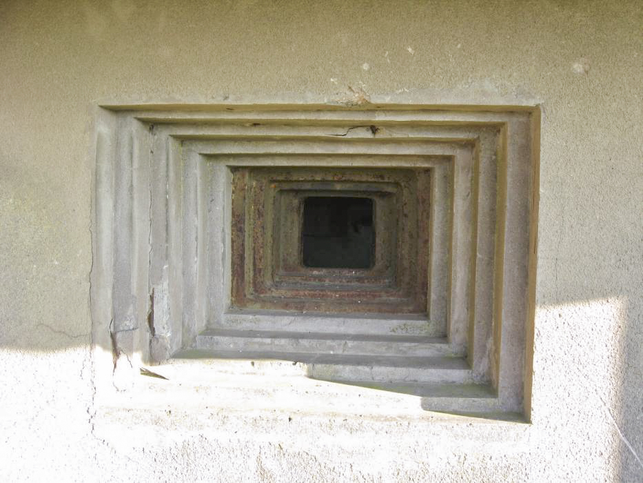 Ligne Maginot - SEELBERG OUEST - (Casemate d'infanterie) - Créneau pour jumelage de mitrailleuses Reibel MAC 31 - Christian LENHARD