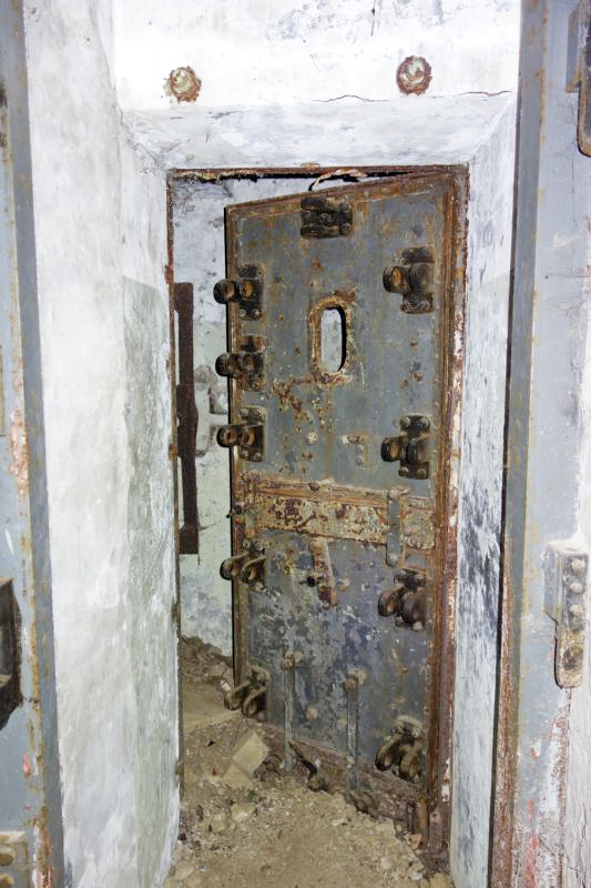 Ligne Maginot - SEELBERG OUEST - (Casemate d'infanterie) - Porte intérieure donnant sur la sortie de secours de la casemate. - Michel Teiten