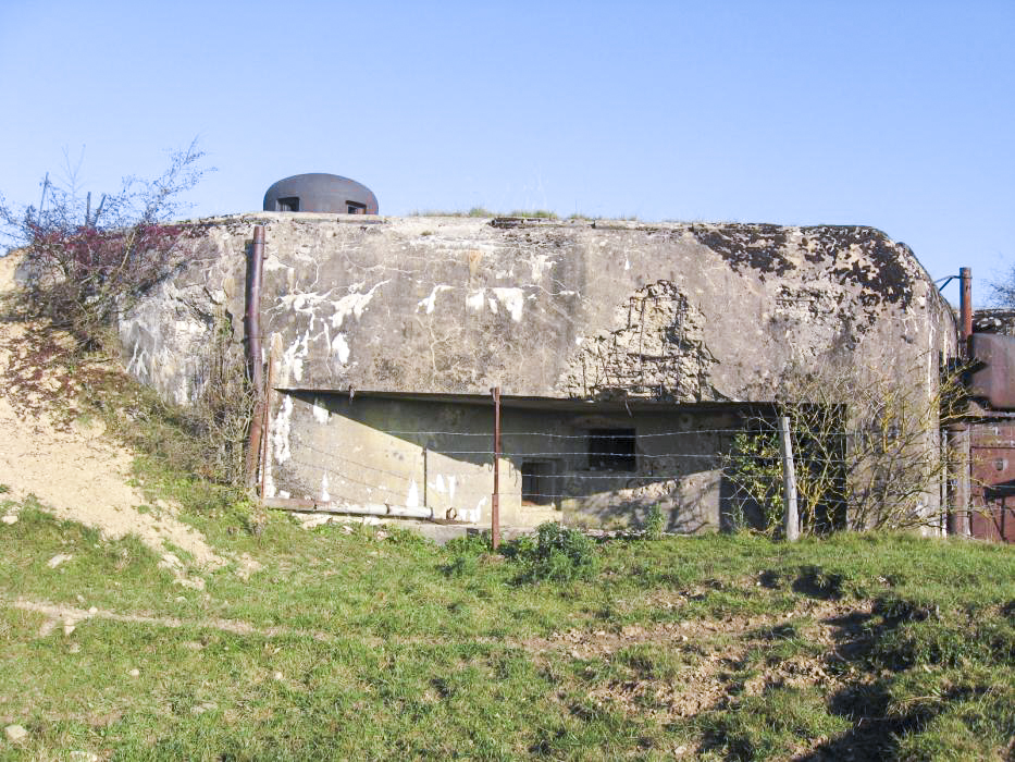 Ligne Maginot - SINNERSBERG OUEST - (Casemate d'infanterie) - Façade de la chambre de tir - Christian LENHARD