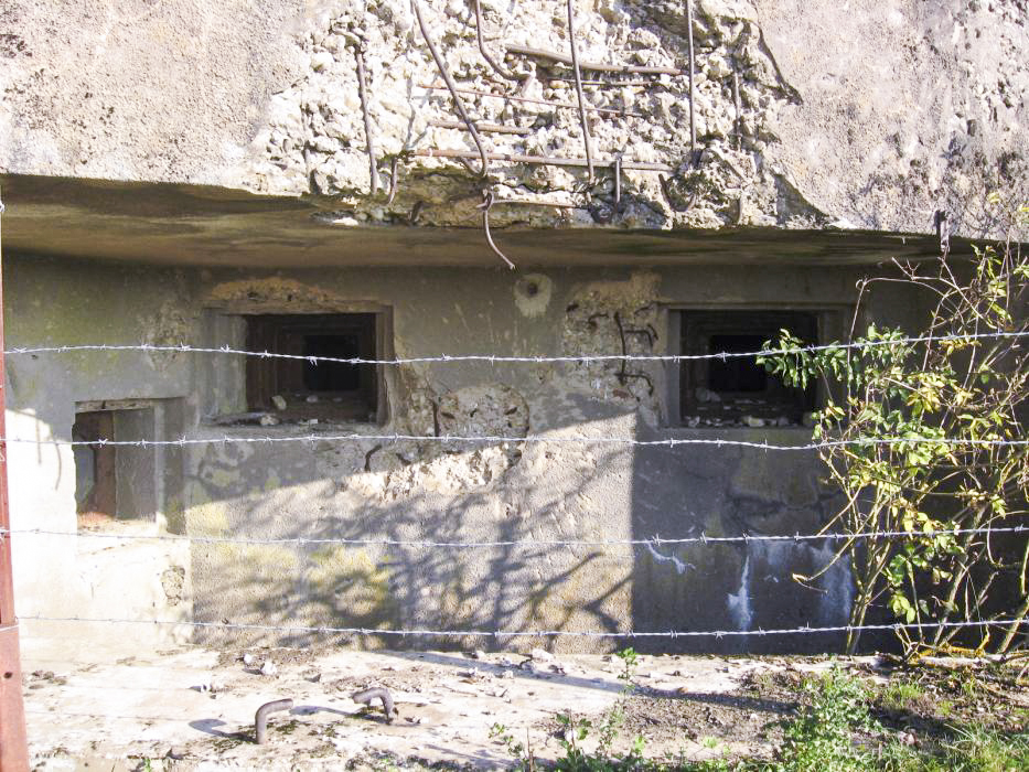 Ligne Maginot - SINNERSBERG OUEST - (Casemate d'infanterie) - Créneaux de tir - Christian LENHARD