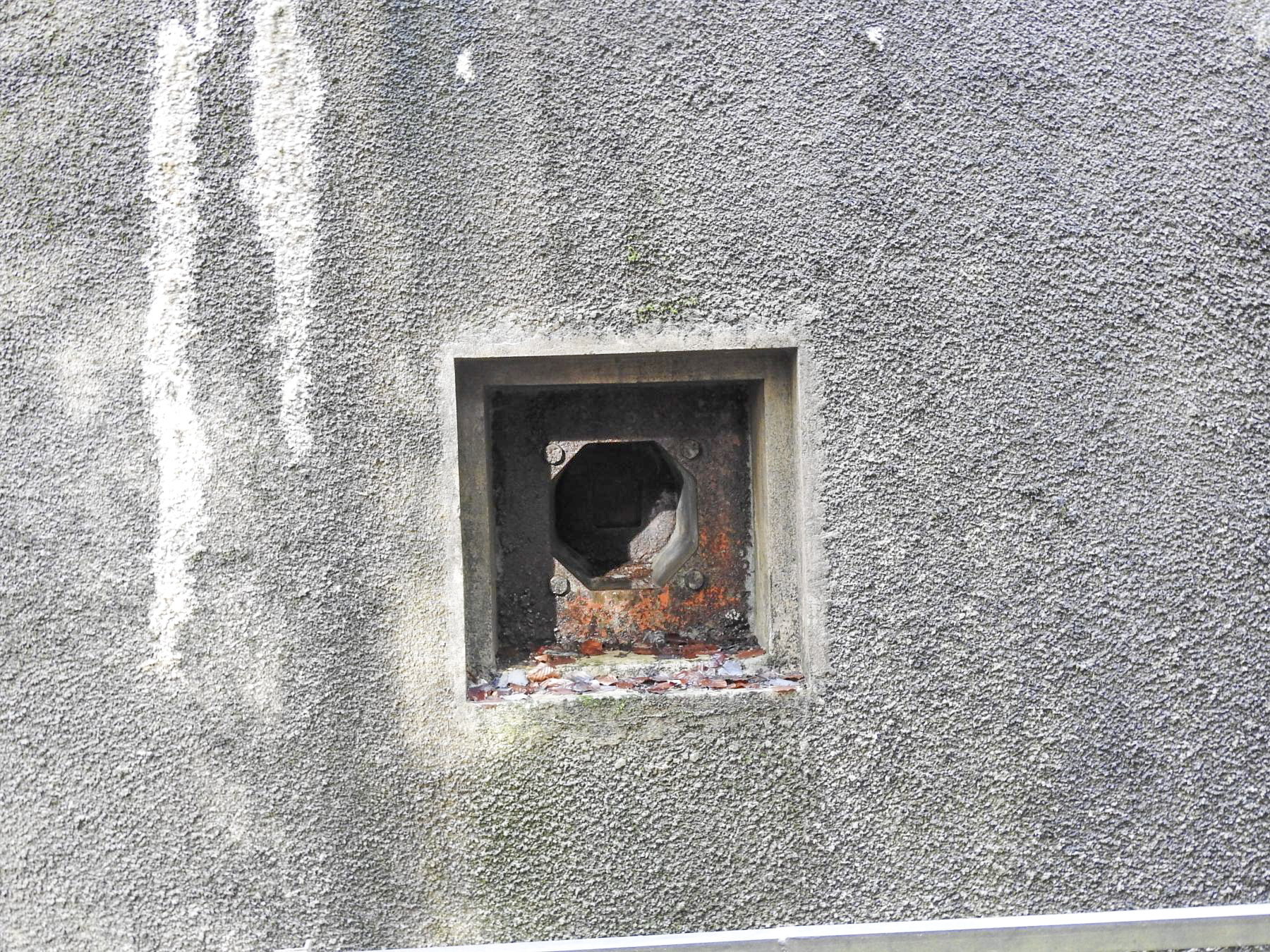 Ligne Maginot - CAMP DE BITCHE - (Abri) - Un des créneaux de façade - STENGER Mathieu