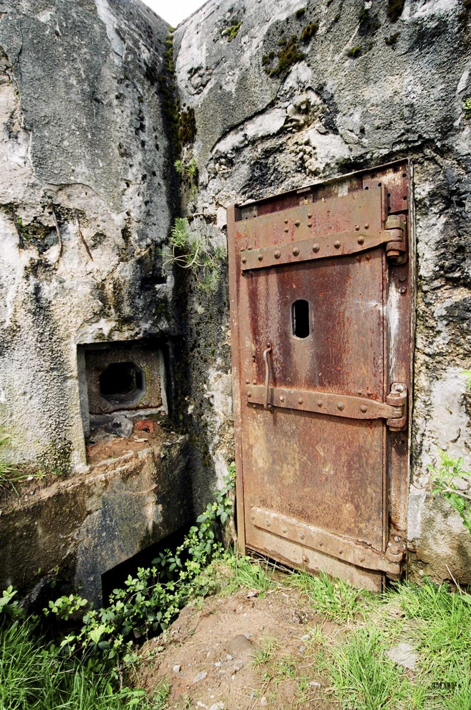 Ligne Maginot - CHAMP D'AVIATION OUEST - (Casemate d'infanterie) -  - Lia VERMEULEN