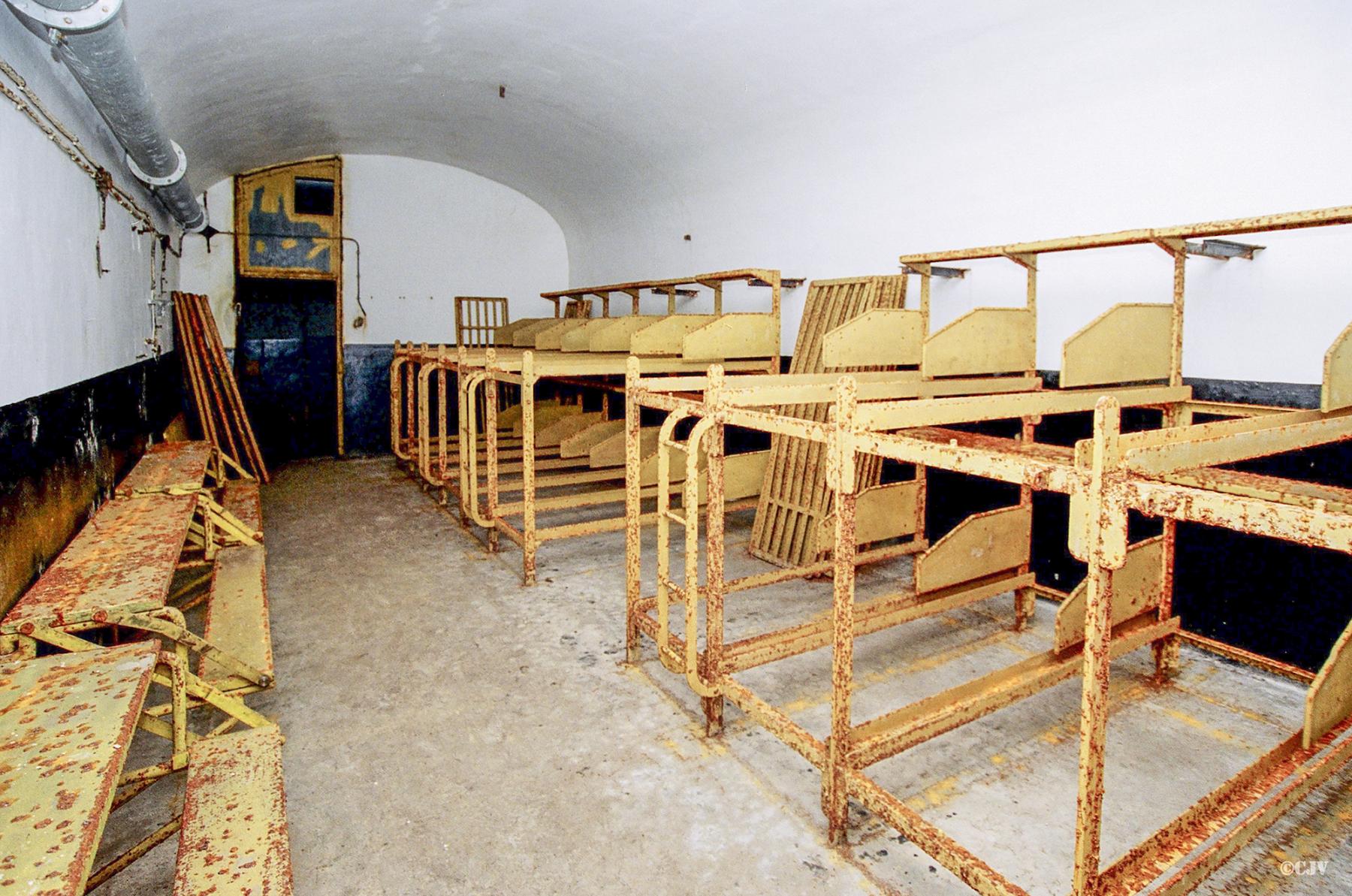Ligne Maginot - FREUDENBERG (QUARTIER SCHIESSECK - I/37° RIF) - (Abri) - Chambre de troupe - Lia VERMEULEN