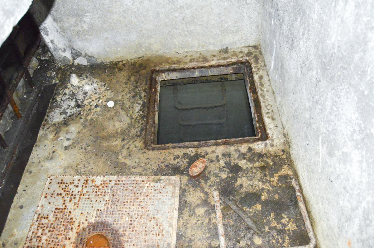 Ligne Maginot - COL DE RESTEFOND (STATION DE CAPTAGE ET POMPAGE D'EAU) - (Divers) - Accès à la citerne recueillant les eaux - Michal Prasil