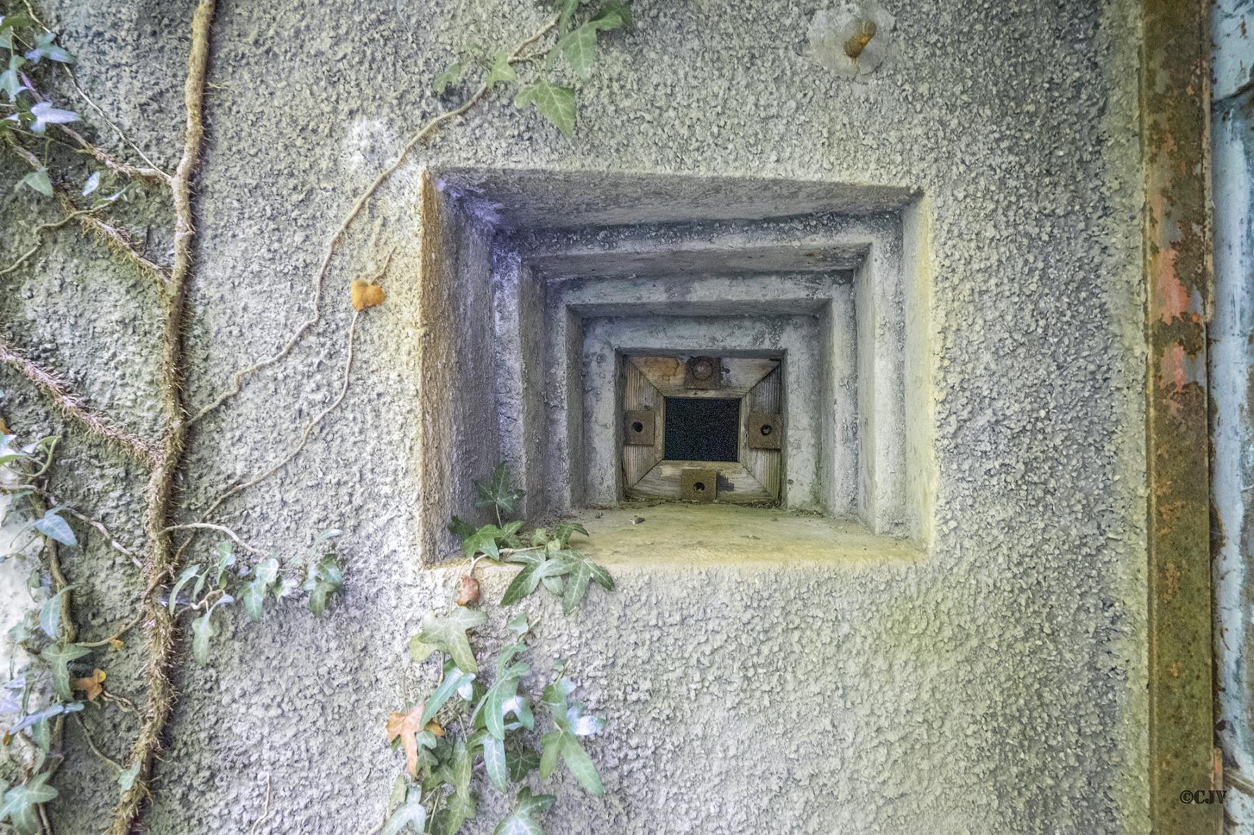 Ligne Maginot - 100 - WILLERBACH - (Casemate d'infanterie) - Créneau de défense de l'entrée - Lia VERMEULEN