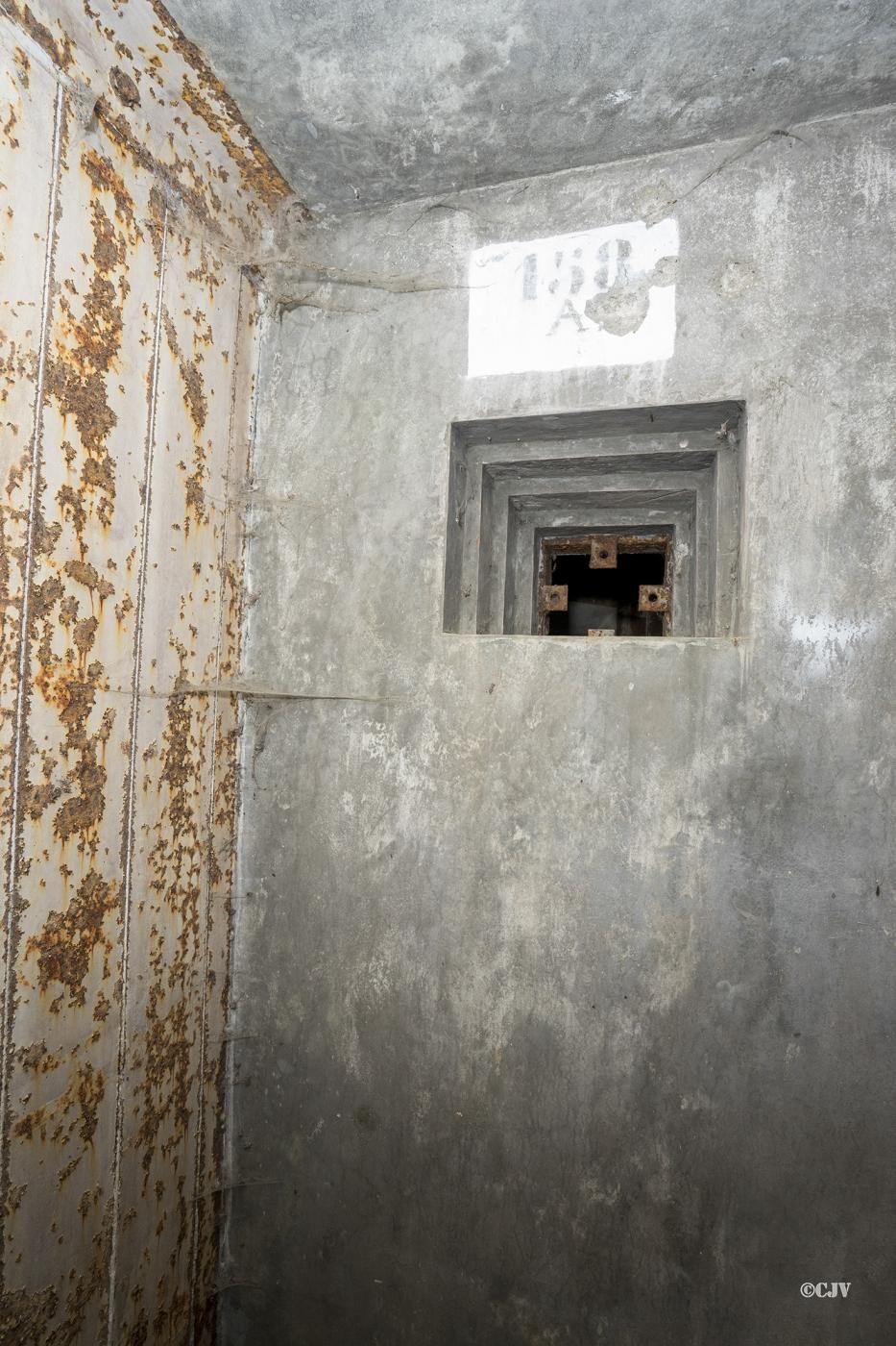 Ligne Maginot - 101 - TIEFENBACH NORD - (Casemate d'infanterie - double) - Créneau de défense d'entrée - Lia VERMEULEN