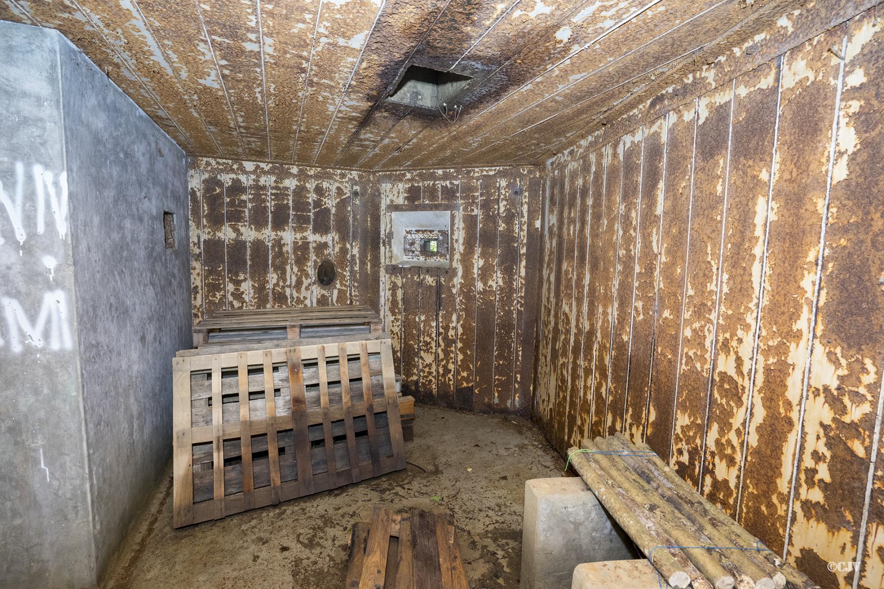 Ligne Maginot - 101 - TIEFENBACH NORD - (Casemate d'infanterie - double) - Chambre de tir pour le flanquement de la casemate de Willerbach - Lia VERMEULEN