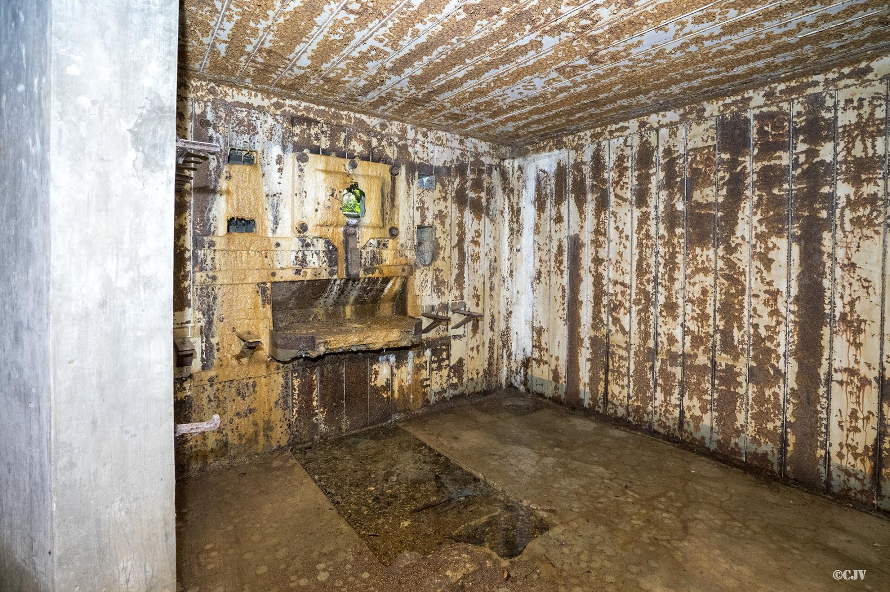 Ligne Maginot - 101 - TIEFENBACH NORD - (Casemate d'infanterie - double) - Chambre de tir du mitrailleuse Hotchkiss - Lia VERMEULEN